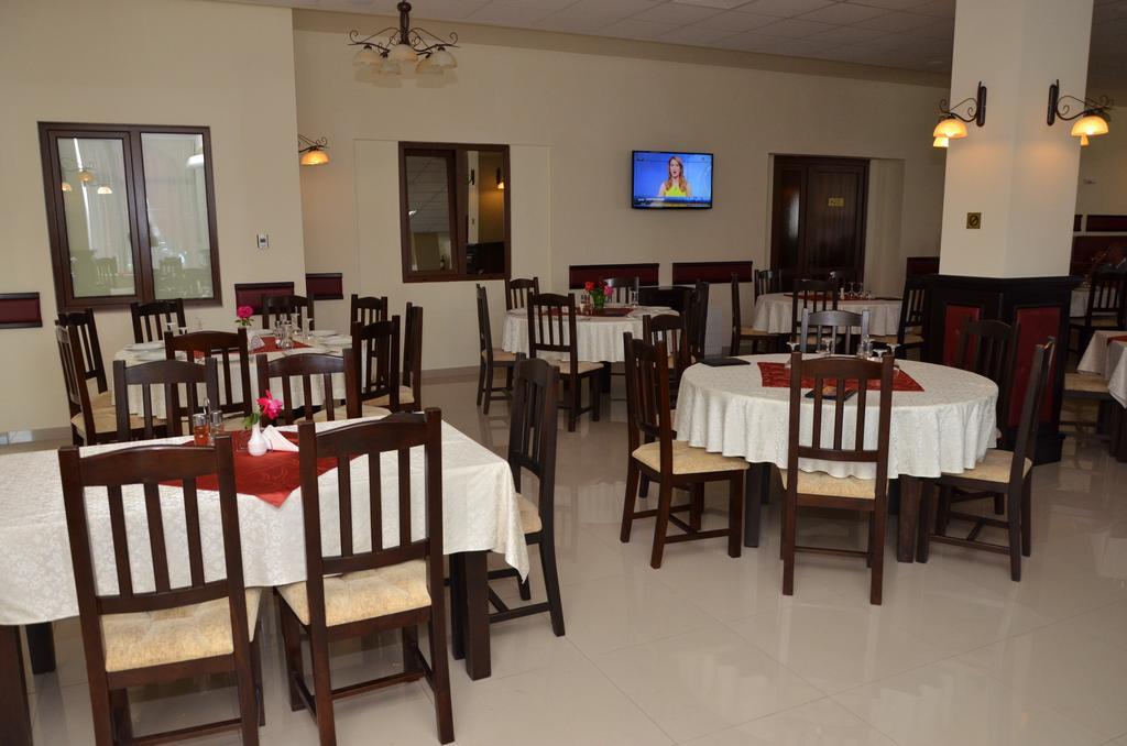 Hotel Restaurant La Conac Botiz Luaran gambar