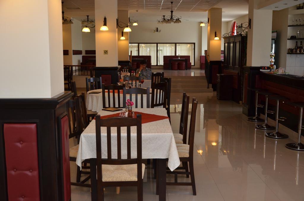 Hotel Restaurant La Conac Botiz Luaran gambar