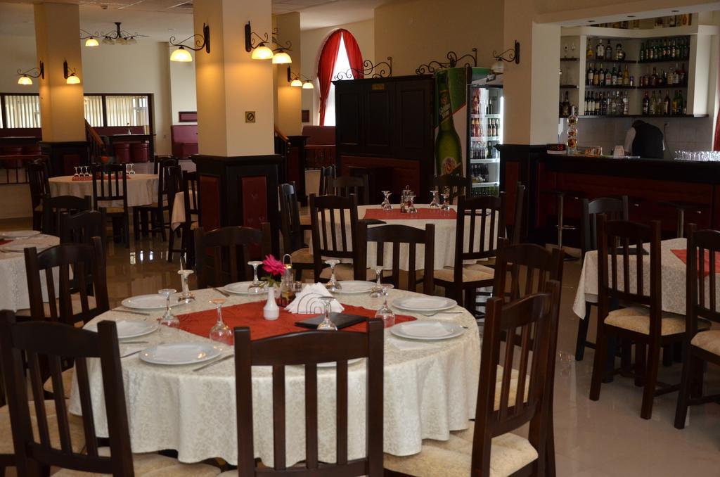 Hotel Restaurant La Conac Botiz Luaran gambar
