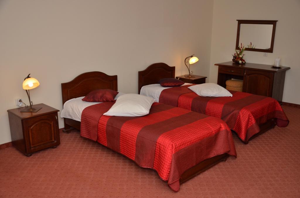 Hotel Restaurant La Conac Botiz Bilik gambar