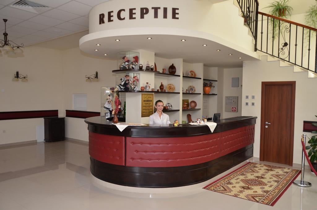 Hotel Restaurant La Conac Botiz Luaran gambar