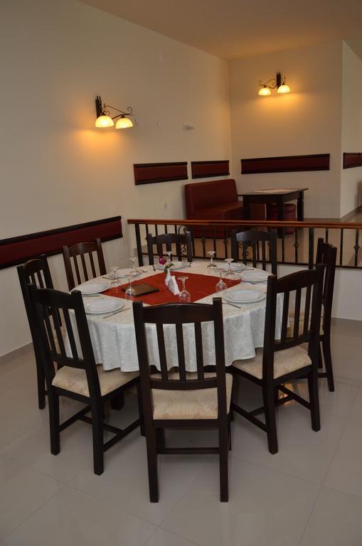 Hotel Restaurant La Conac Botiz Luaran gambar